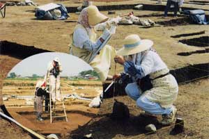 遺構遺物実測と写真撮影