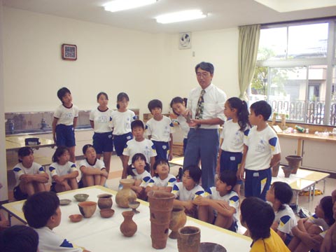 本物の土器を使った授業