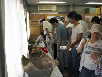 平沼一丁田遺跡：遺物展示室