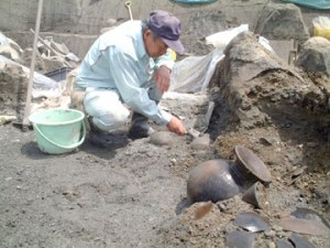 反町遺跡：大溝跡から土器が出土