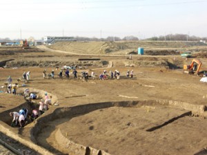 反町遺跡：古墳跡の調査