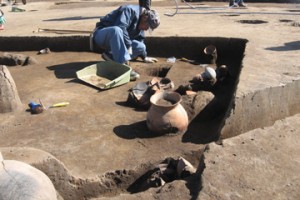 皿沼西遺跡：発掘調査の様子