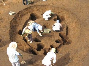 諏訪野遺跡：竪穴住居跡の調査