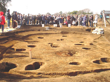 諏訪野遺跡：縄文時代中期の住居跡