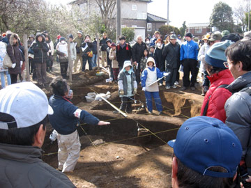 諏訪野遺跡：遺構・遺物の記録方法の説明