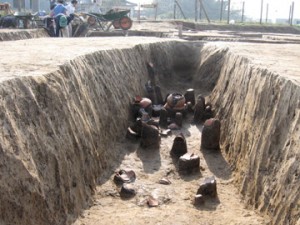 富田後遺跡：周溝遺構の出土状況