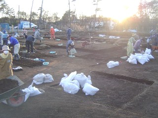 雅楽谷遺跡：発掘調査風景